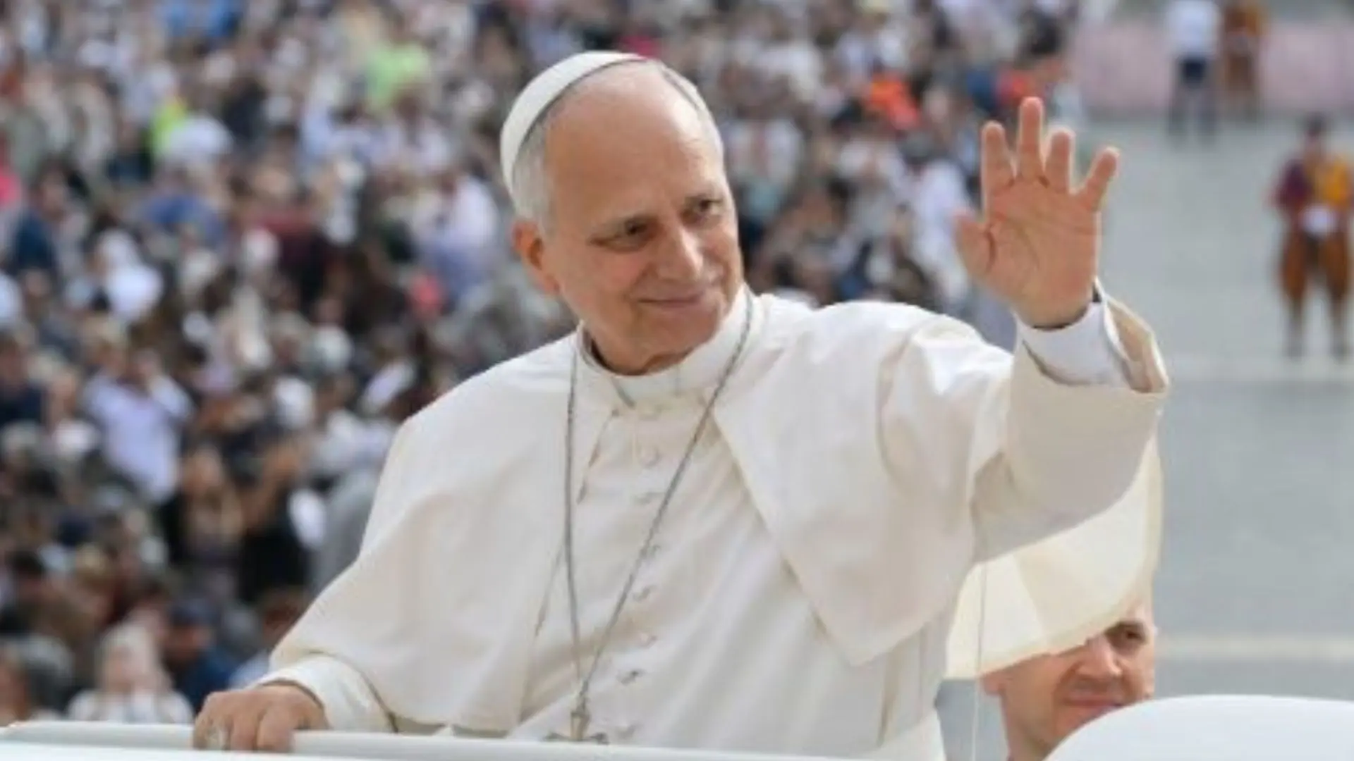 VÍDEO: Após cirurgia de câncer, papa Leão XIV sai do hospital e volta ao Vaticano