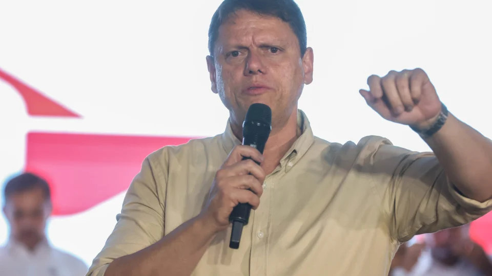 Tarcísio reforça peso para liderar direita e oposição a Lula no Brasil