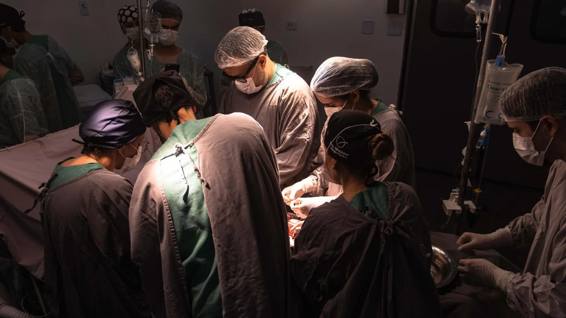 Em cirurgia inédita, menino com 60% do corpo queimado faz transplante de pele na Santa Casa