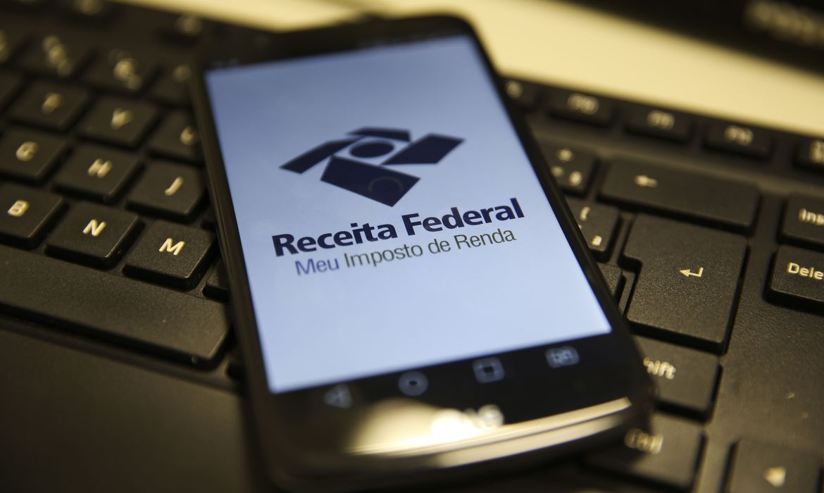 Saiu da malha fina? Receita paga restituição do IR a 184 mil contribuintes nesta sexta