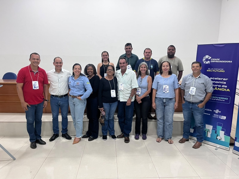 Feirantes da Feira Viola participam de palestra sobre associativismo em Brasilândia.