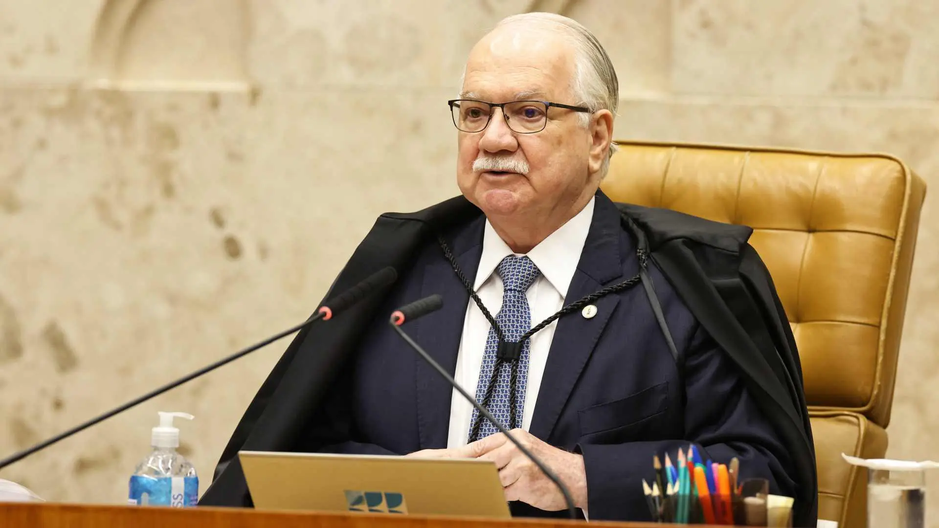 Fachin devolve caso do INSS para Mendonça, mas mantém controle sobre investigação do Master
