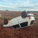 Fiat Uno é encontrado capotado às margens de rodovia entre Anaurilândia e Bataguassu